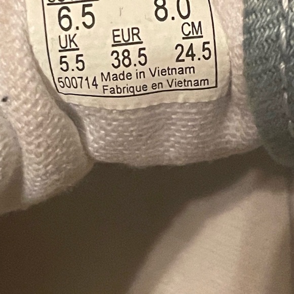 Vans - Picture 5 of 7